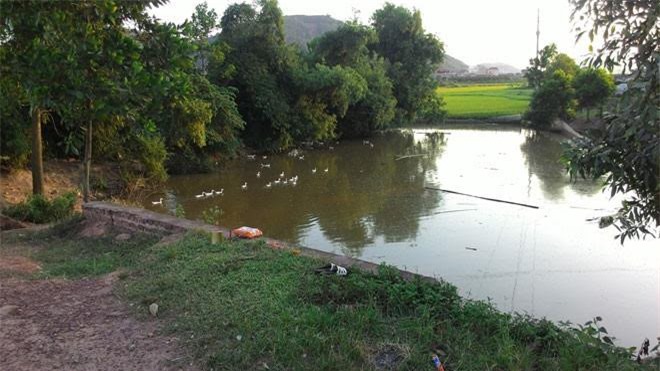 Thanh Hóa: Đi làm về, bố mẹ đau đớn khi 2 con chết đuối dưới ao