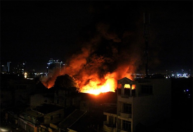 Hãi hùng lời kể về vụ cháy kinh hoàng trong cảng Sài Gòn