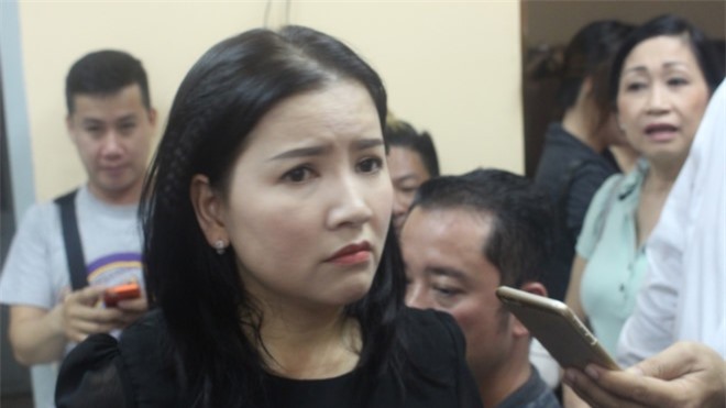 Vì sao hoãn xử vụ diễn viên Ngọc Trinh kiện Nhà hát kịch TP. HCM?