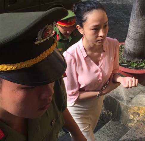 Xét xử hoa hậu Phương Nga: Tiếp tục giữ quyền im lặng