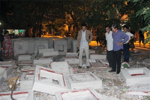 Bé trai 10 tuổi ở Sài Gòn chết thảm vì bị nắp cống đè