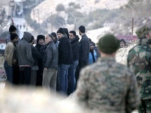 Đầu hàng quân đội Syria, gần 700 phiến quân được ân xá