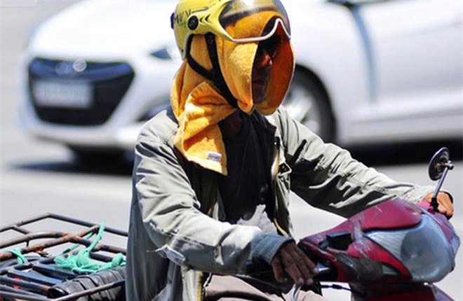 Nắng nóng bao trùm cả miền Bắc và miền Trung