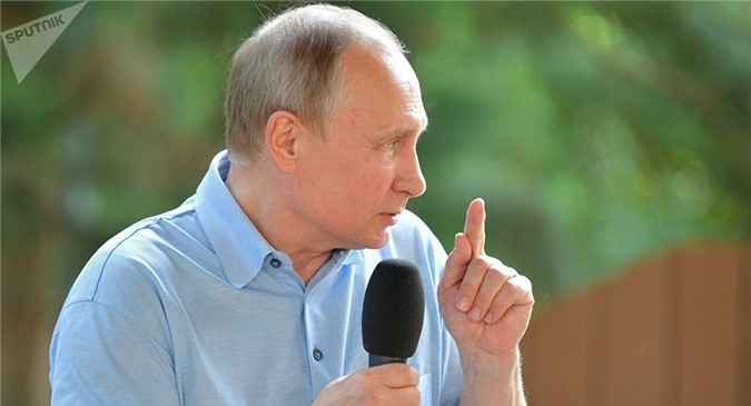 Tổng thống Putin tới thăm Crimea