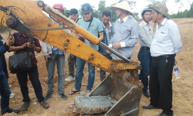 Tìm thấy bia mộ nghi của vợ vua Tự Đức: Nên tiến hành khảo cổ