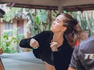 Mộng làm "đả nữ", Ngọc Trinh "đổ nước mắt" trên võ đường