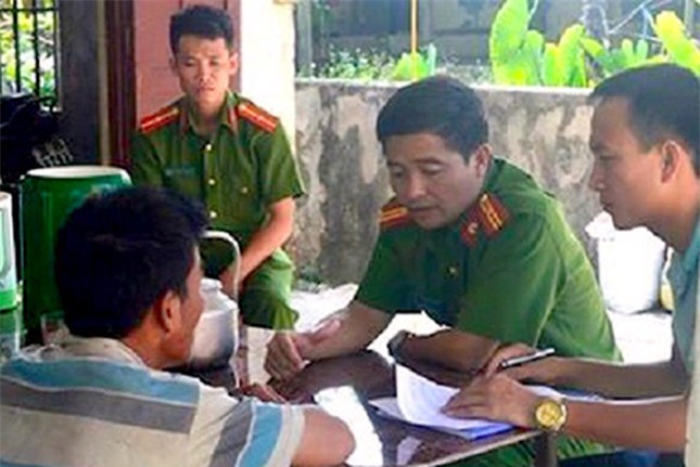 Uống thuốc sâu tự tử, chồng khống chế vợ trong phòng kín rồi cố thủ