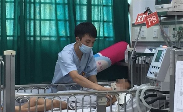 Mắc viêm não Nhật Bản, bé trai 7 tuổi ở Nghệ An liệt tứ chi 