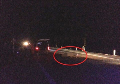 Hoảng hồn phát hiện người đàn ông nằm chết giữa đường