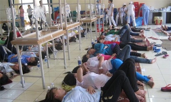 Sau bữa cơm trưa, gần 200 công nhân nhập viện nghi ngộ độc thực phẩm