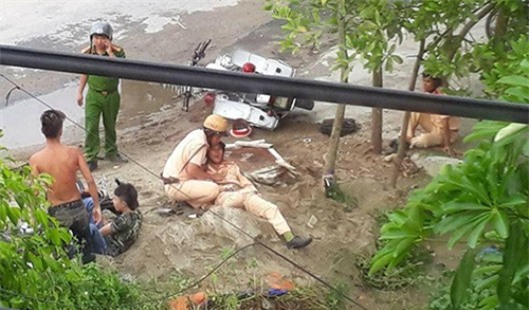 Công an Thanh Hóa thông tin vụ xe máy kẹp 3 tông cảnh sát nhập viện