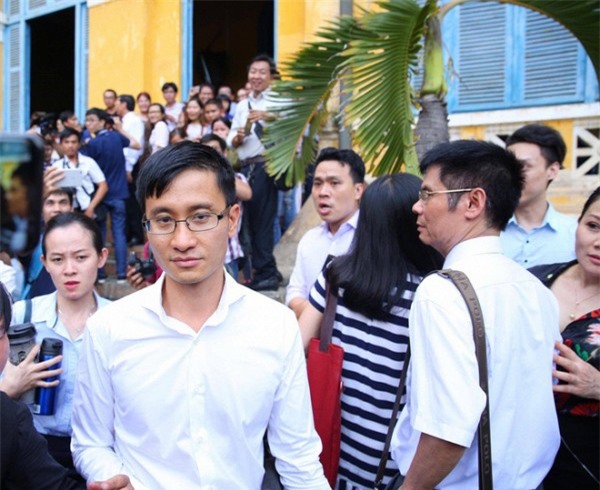 Hoa hậu Phương Nga tại ngoại, Cao Toàn Mỹ "quyết" đòi tiền