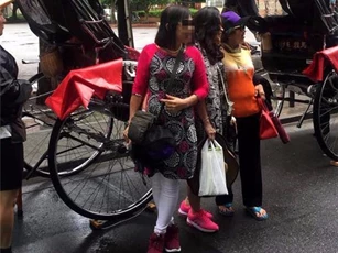 Bị điều tra tham nhũng, nữ Trưởng phòng đi nước ngoài "chữa bệnh"