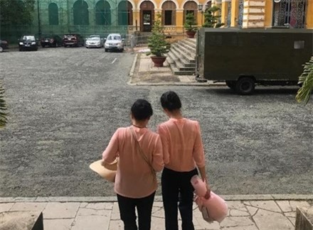 Gia đình bàn cách bảo vệ vì sợ Phương Nga gặp nguy hiểm