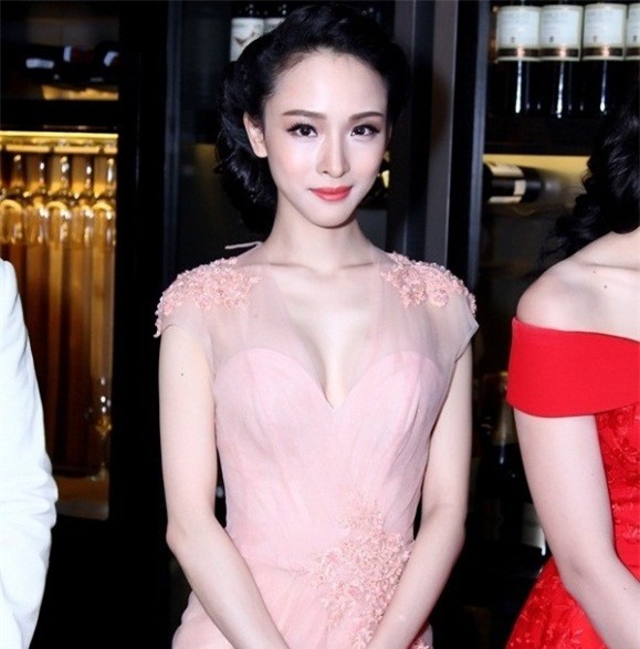 Hoa hậu Phương Nga vừa tại ngoại, được mời làm giám đốc marketing