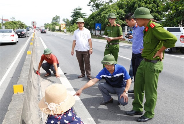 Thông tin chính thức vụ tài xế container húc văng cảnh sát