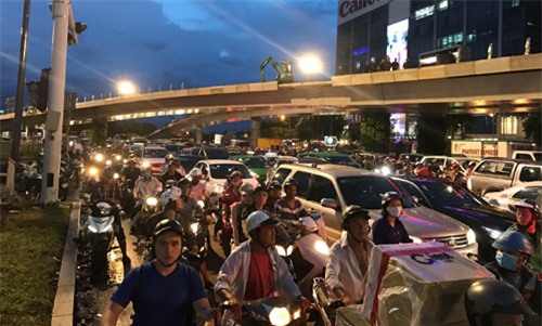 Chính thức thông xe cầu vượt Hoàng Minh Giám - Nguyễn Thái Sơn