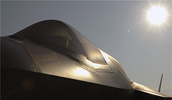 Syria: Mỹ oanh kích ác liệt, mỏ dầu lớn nhất ở Deir Ezzur bị phá hủy