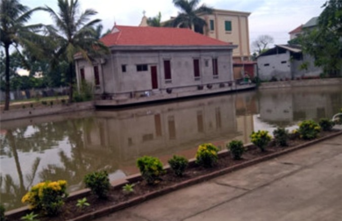 Lao xuống ao cứu 3 nam sinh đuối nước, cả 4 người tử vong