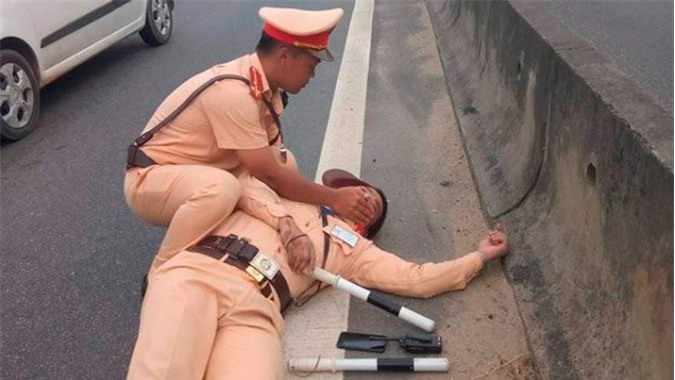 Tài xế container hất văng CSGT: "Tình thế bắt buộc phải đu bám vào kính xe"