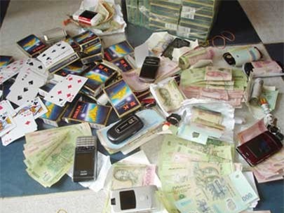 Đánh bạc trong nhà nghỉ, Phó chủ tịch xã bị cách chức