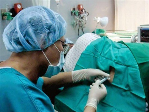 Bỏ gây tê tủy sống khi sinh với bệnh nhân đặc biệt: Thứ trưởng Bộ Y tế nói gì?