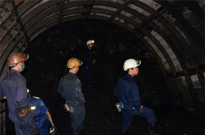 Bục túi nước, 1 công nhân mắc kẹt trong hầm lò than sâu 50m