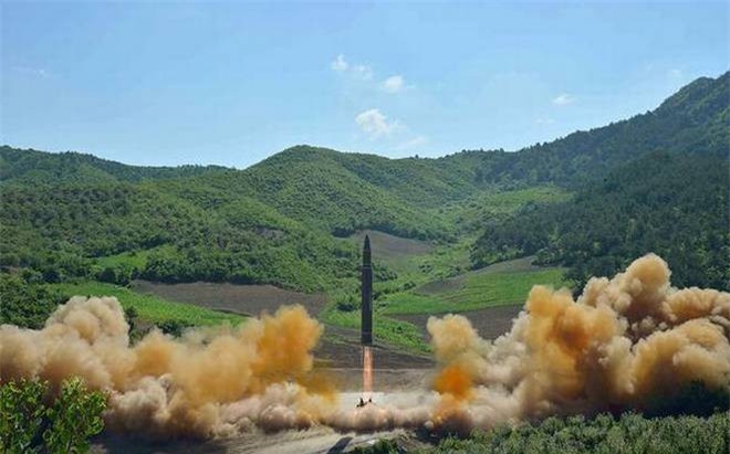 Lãnh đạo Triều Tiên: Thử tên lửa là quà tặng Mỹ