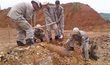 Phát hiện quả bom 344 kg khi san lấp mặt bằng khu tái định cư