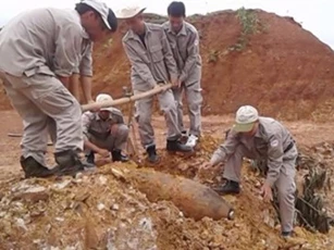 Phát hiện quả bom 344 kg khi san lấp mặt bằng khu tái định cư