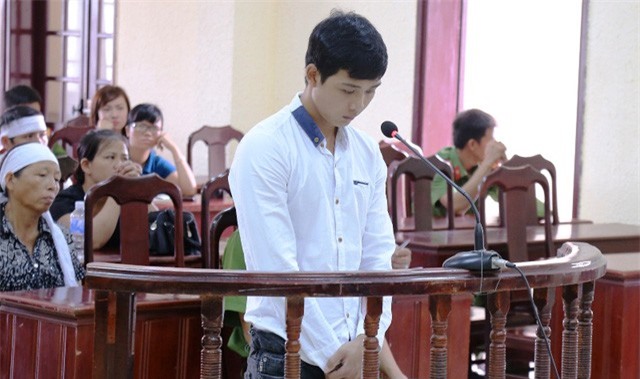 Say xỉn, dùng kéo đâm chết bạn nhậu vì… “ép rượu”