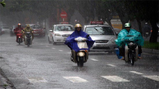 Bắc Bộ mưa dông, Trung Bộ nắng nóng gay gắt trên 37 độ C