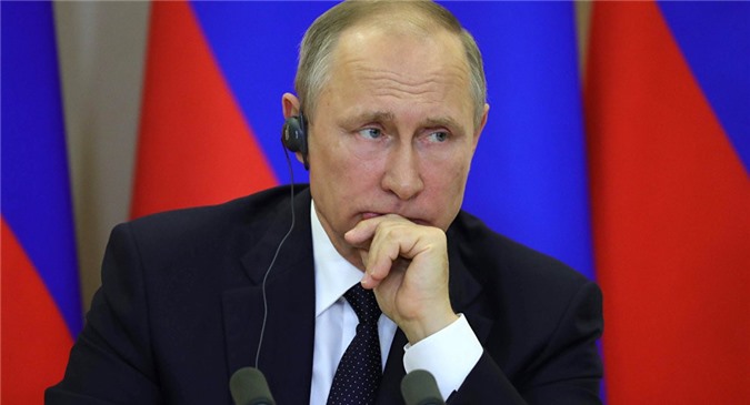 Putin bất ngờ sa thải 8 tướng lĩnh Nga