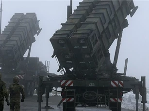 Trump tới Warsaw, Mỹ - Ba Lan ký kết hợp đồng Patriot