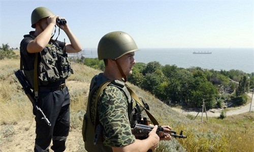 Ukraine khởi tố vụ 2 lính Nga "đi lạc" gần Crimea