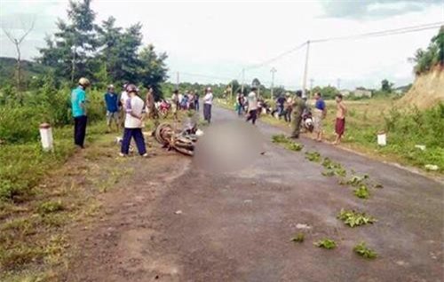 Xe máy tông nhau trực diện, 2 người chết thảm