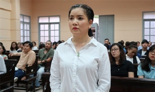 Xuất hiện tình tiết giúp Ngọc Trinh thắng kiện Nhà hát kịch TP. HCM?