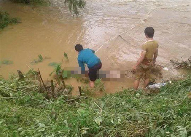 Xe ôtô chở 4 người bị lũ cuốn trôi: Xác định danh tính nạn nhân