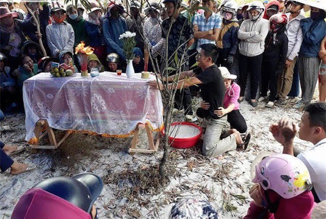 Cháu bé mất tích ở Quảng Bình: "Chờ con mãi mà sao con không về"