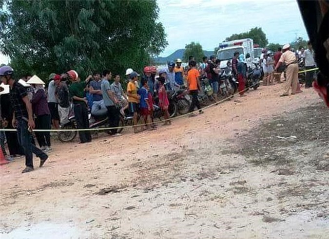 Cháu bé mất tích tại Quảng Bình: Cạnh thi thể xuất hiện dao Thái Lan