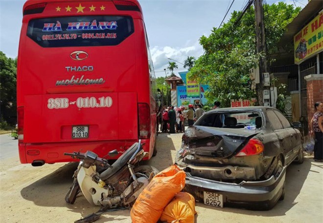 Container gây tai nạn liên hoàn, một phụ nữ nguy kịch