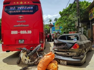 Container gây tai nạn liên hoàn, một phụ nữ nguy kịch