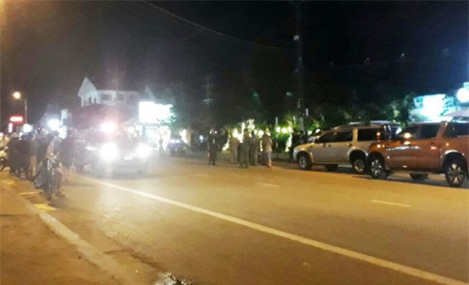 Hai nhóm đi ôtô chém nhau kinh hoàng ở Phú Quốc