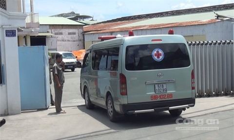 Sập tường nhà kho ở Sài Gòn, 2 công nhân chết thảm