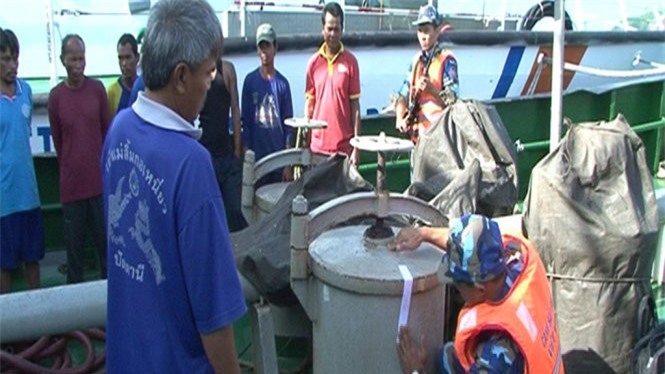 Bắt 2 tàu cá buôn lậu 300.000 lít dầu ở Phú Quốc