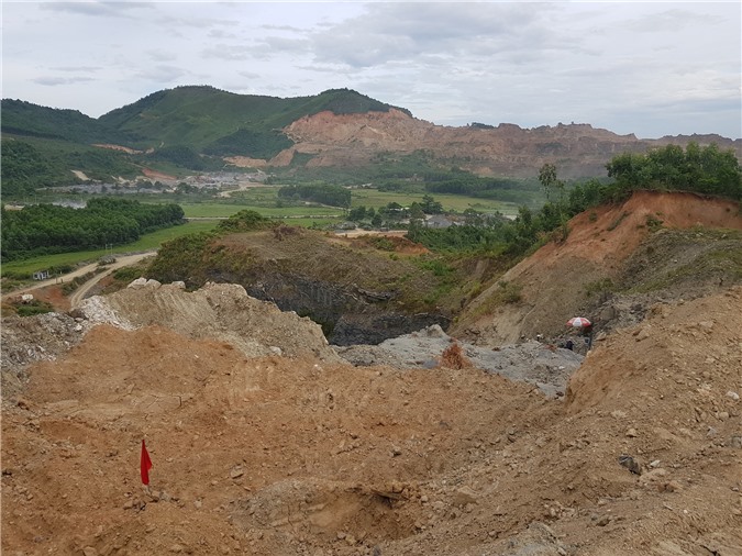 Bí thư TP. Đà Nẵng: "Đi máy bay nhìn xuống thấy phía Tây TP đã nát hết, rất nham nhở tràn lan, lộn xộn.."