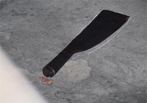 Kon Tum: Phó Chủ tịch xã và mẹ đẻ bị chém trọng thương