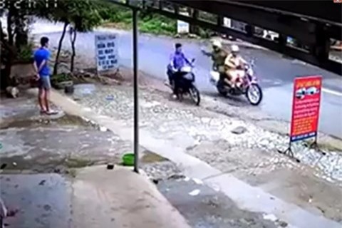 "Nghẹt thở" phút CSGT Lạng Sơn truy bắt kẻ trộm xe máy