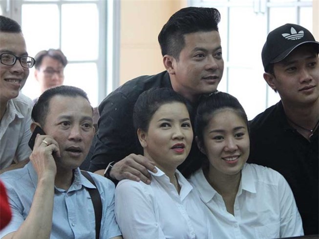 Ngọc Trinh kiện nhà hát kịch TP. HCM: Giới nghệ sĩ nói gì?