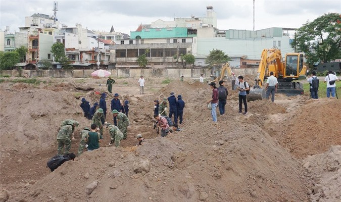 Phát hiện nhiều di vật nghi quân trang liệt sĩ trong sân bay Tân Sơn Nhất